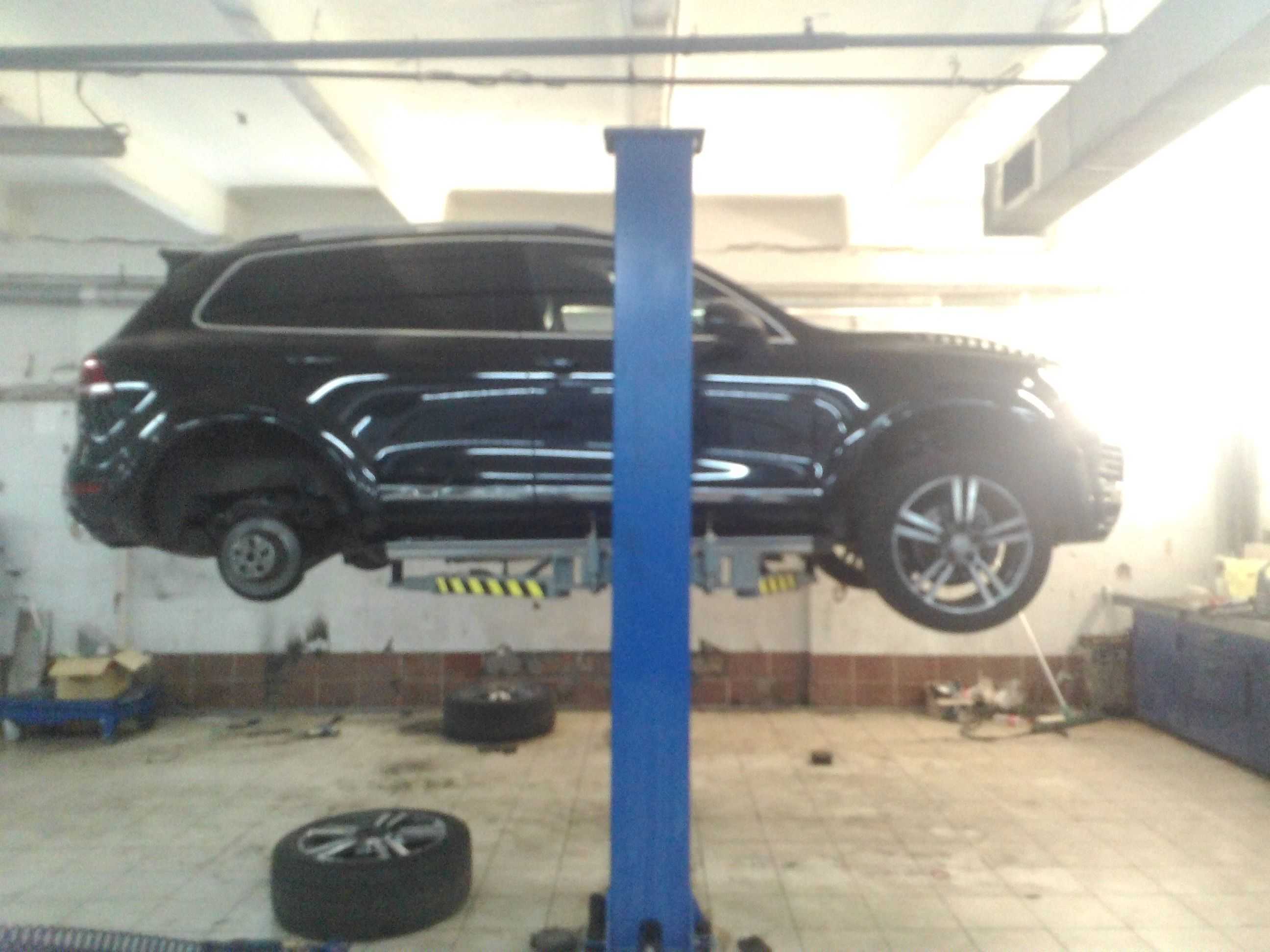 Замена тормозных колодок Volkswagen Touareg 4.2 , сервис DDCAR