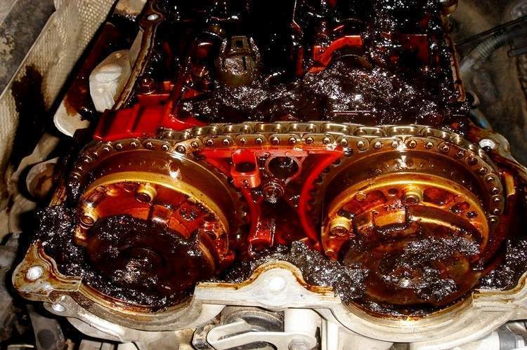 Когда масло в двигателе становится черным и каковы причины - статья на DDCAR