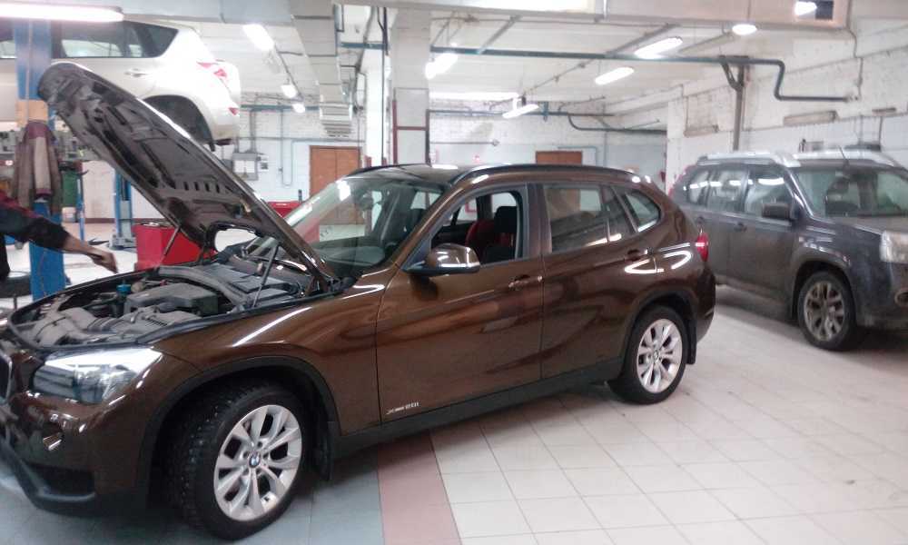 Доливка охлаждающей жидкости в BMW X1, сервис DDCAR