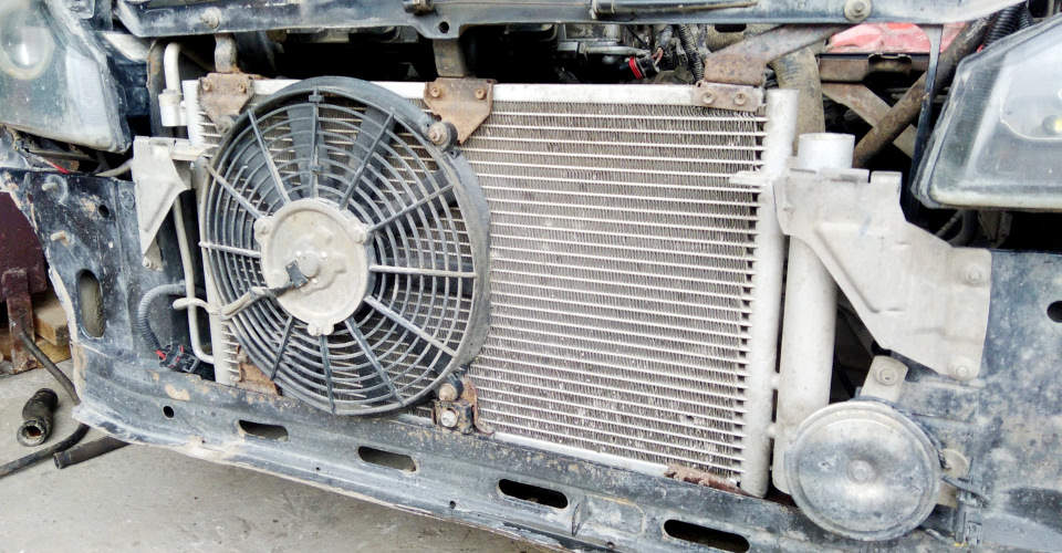 Провода вентилятора охлаждения двигателя
