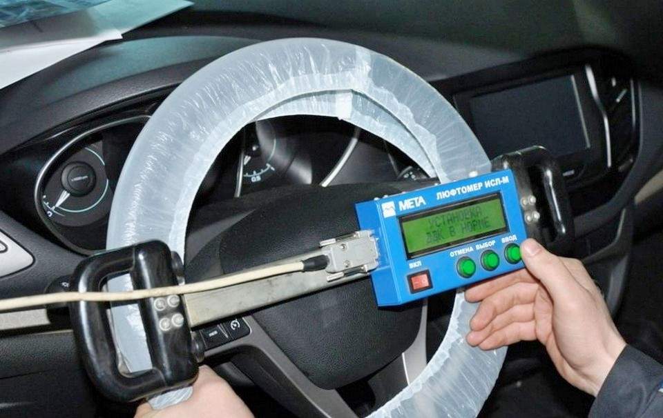 Диагностика рулевого управления люфтометром