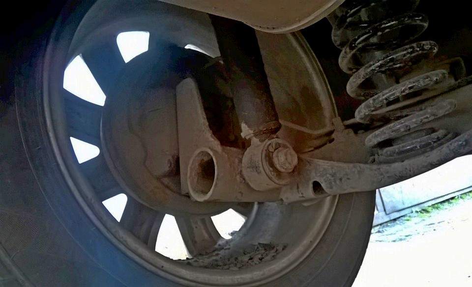 Квалифицированные ремонт и замена задних тормозных колодок Рено Логан