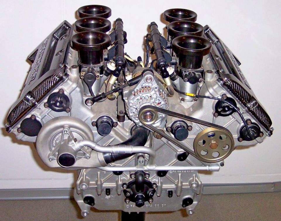 V-образный двигатель Мерседес
